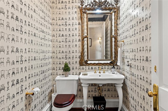 1 San Mateo Way, Corona del Mar CA: https://media.crmls.org/medias/ee653c38-2d37-4369-84e8-769cf43ac1c9.jpg