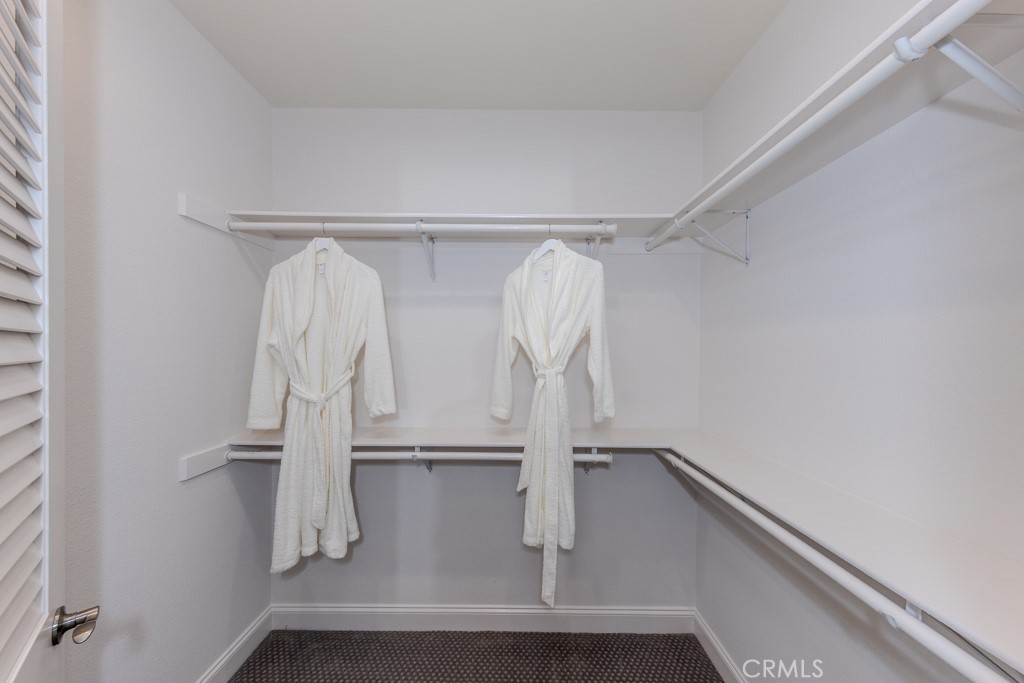 https://media.crmls.org/medias/ee660930-ef4d-4650-af94-602d46c0e86d.jpg?preset=X-Large
