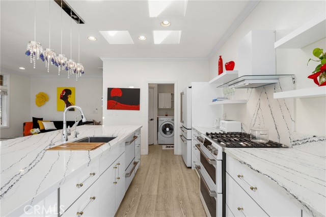 Detail Gallery Image 11 of 42 For 252 Mayflower Dr, Newport Beach,  CA 92660 - 2 Beds | 2 Baths