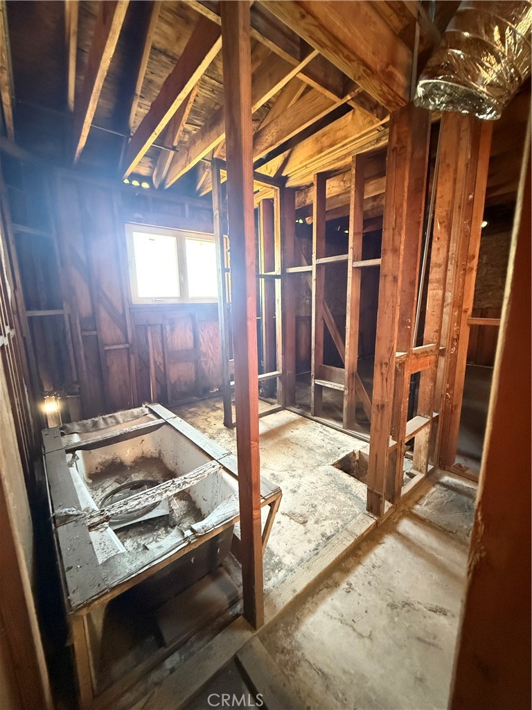 https://media.crmls.org/medias/ee66af8d-49cc-471d-bcbe-dfb5679ccd7d.jpg?preset=X-Large
