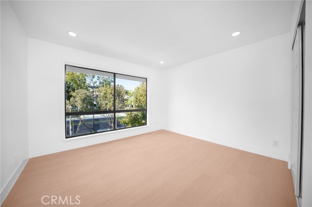 Detail Gallery Image 22 of 27 For 102 Intrepid, Newport Beach,  CA 92663 - 4 Beds | 3 Baths