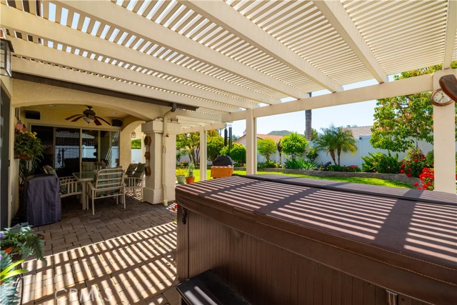 23849 Canyon Lake N Drive, Canyon Lake CA: https://media.crmls.org/medias/ee69604f-2808-469b-8331-76139fdab9cd.jpg