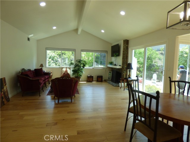 5650 Lake Lindero Drive, Agoura Hills CA: https://media.crmls.org/medias/ee697b0a-708a-4b25-ad35-91a6d58ce449.jpg