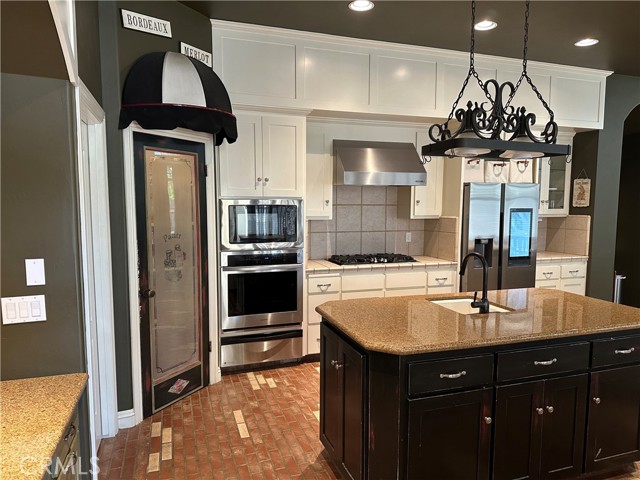9003 Forest Oaks Court, Bakersfield CA: https://media.crmls.org/medias/ee6a1f49-e829-4d0a-ab2b-13f7ba5af515.jpg