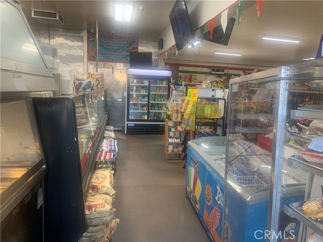 20917 Blv Pioneer, Lakewood CA: https://media.crmls.org/medias/ee6a6573-ca49-4dd8-84fd-a80b33214f49.jpg