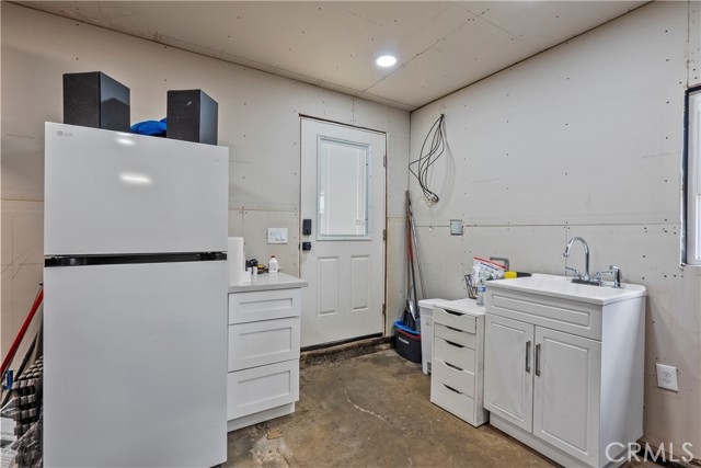 766 Harding Ave, San Fernando CA: https://media.crmls.org/medias/ee6ac58d-bf77-4968-891c-ef67ab12fa71.jpg