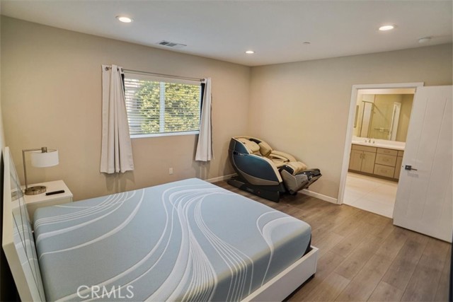 Detail Gallery Image 8 of 16 For 15605 W Lilli Way, Van Nuys,  CA 91406 - 4 Beds | 3 Baths