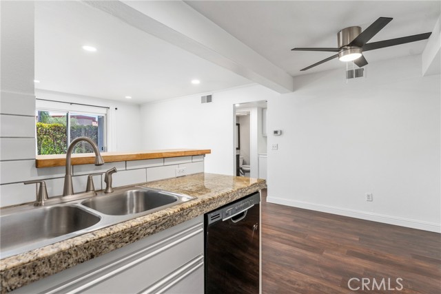 Detail Gallery Image 8 of 37 For 34264 Camino Capistrano #102,  Dana Point,  CA 92624 - 2 Beds | 2 Baths