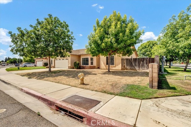 2508 Goldridge Street, Selma CA: https://media.crmls.org/medias/ee6e2a28-3030-4c11-8e7e-ed5d9284925a.jpg