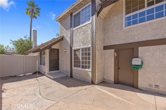 Detail Gallery Image 2 of 41 For 22810 Rio Chico Dr, Valencia,  CA 91354 - 4 Beds | 3 Baths