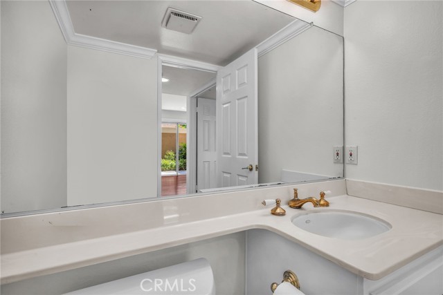 335 Sprucewood Avenue, Oak Park CA: https://media.crmls.org/medias/ee6f4836-f7ad-46f2-8a8e-99a85af0c9c9.jpg