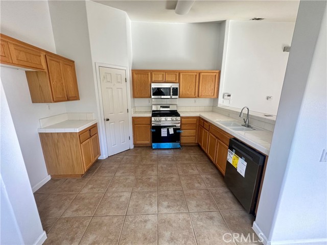 Detail Gallery Image 6 of 22 For 1316 Eliza Dr, Santa Maria,  CA 93458 - 3 Beds | 2 Baths