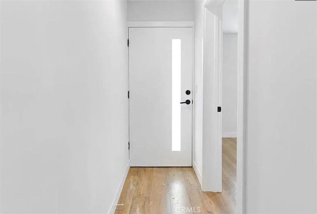 https://media.crmls.org/medias/ee6feb7c-3d8c-4693-a8b5-f947cdee53b5.jpg?preset=X-Large