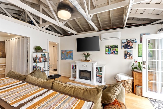 128 Esplanade, San Clemente CA: https://media.crmls.org/medias/ee700ea5-ab2d-4a90-ad86-9ebe21c3afc2.jpg