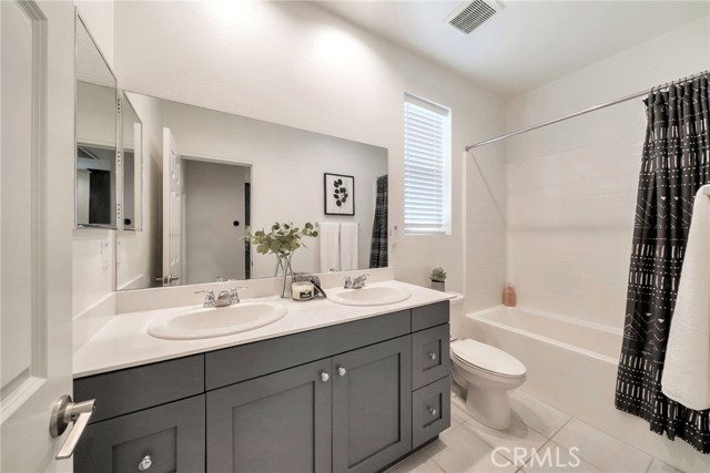Detail Gallery Image 31 of 43 For 2132 Lacy Crossing Dr, Santa Ana,  CA 92701 - 4 Beds | 3/1 Baths