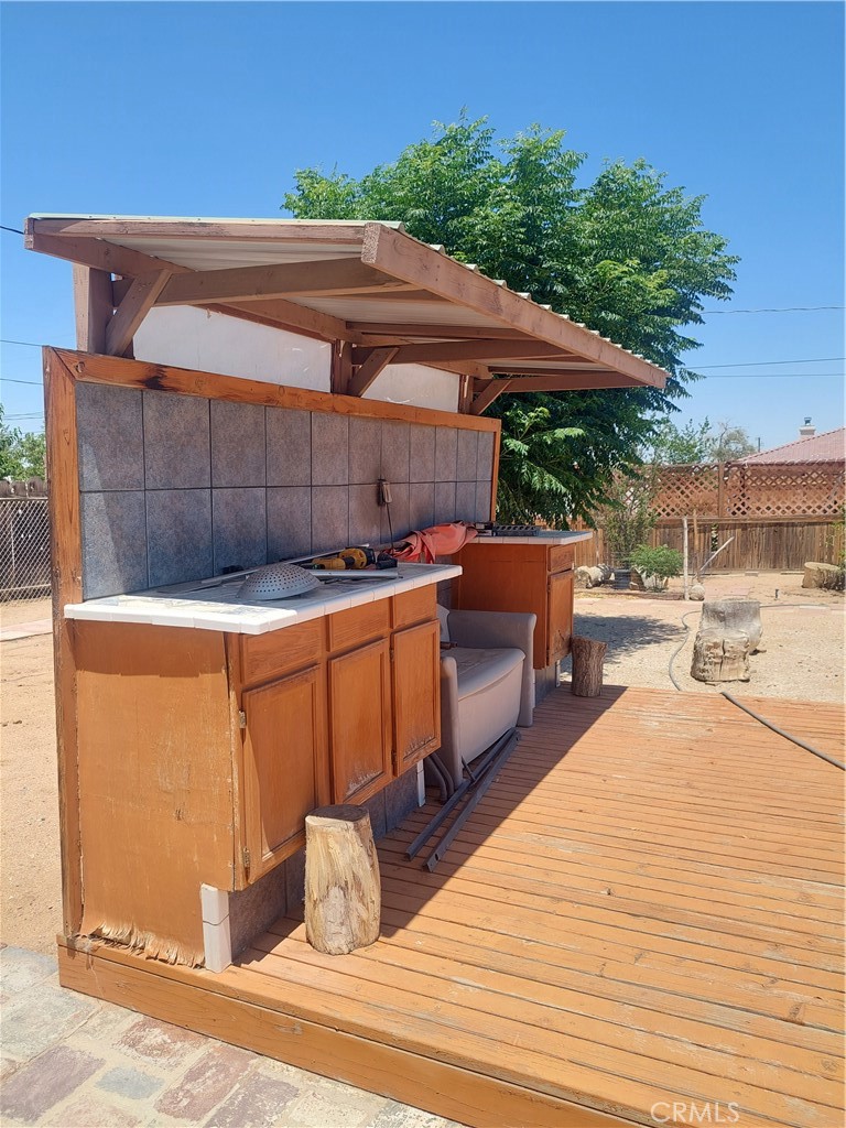 https://media.crmls.org/medias/ee70d2f7-bbee-4cd7-a0f4-a9c4bb276186.jpg?preset=X-Large