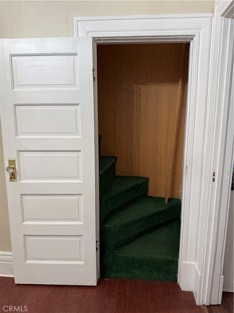 https://media.crmls.org/medias/ee70ecc3-f430-4e62-a879-fae2df0cb112.jpg?preset=X-Large