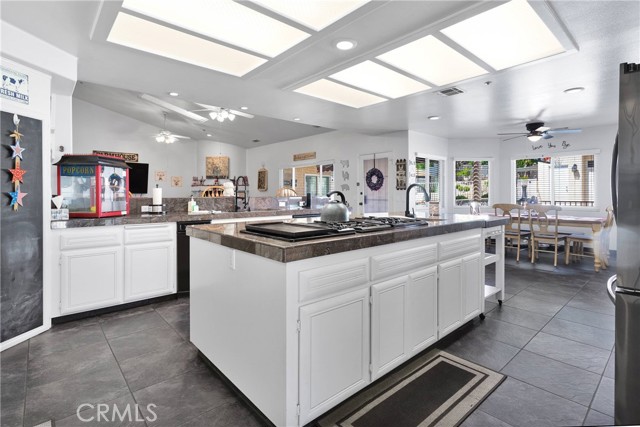 Detail Gallery Image 18 of 62 For 12546 Autumn Leaves Ave, Victorville,  CA 92395 - 5 Beds | 3/1 Baths