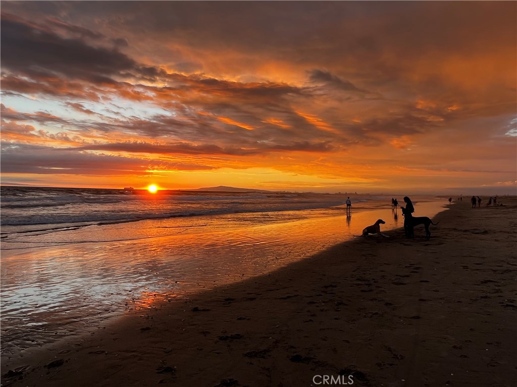 https://media.crmls.org/medias/ee72e053-e011-4229-a502-50350e807077.jpg?preset=X-Large