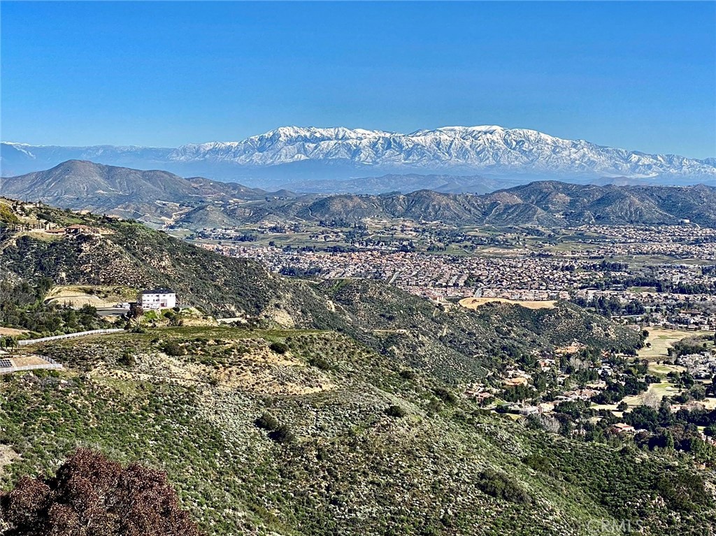 https://media.crmls.org/medias/ee72ee9c-1965-4601-8a6f-cf9aa4477e50.jpg?preset=X-Large