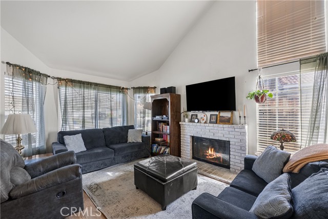 Detail Gallery Image 3 of 38 For 39329 Beacon, Palmdale,  CA 93551 - 3 Beds | 3 Baths