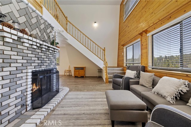 39325 Lodge Road, Fawnskin CA: https://media.crmls.org/medias/ee7460bd-c3b1-464b-9a17-4dfc336496a3.jpg