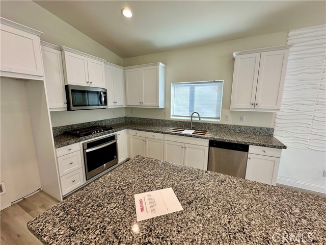 Detail Gallery Image 17 of 27 For 11827 Fresh Meadow Pl, Victorville,  CA 92392 - 4 Beds | 3 Baths