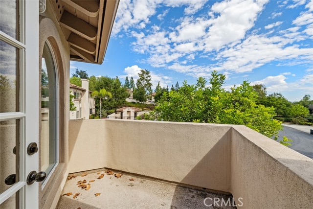 1072 Pan Ct., Thousand Oaks CA: https://media.crmls.org/medias/ee751e4e-509f-4c34-81d3-bf71328d29b9.jpg