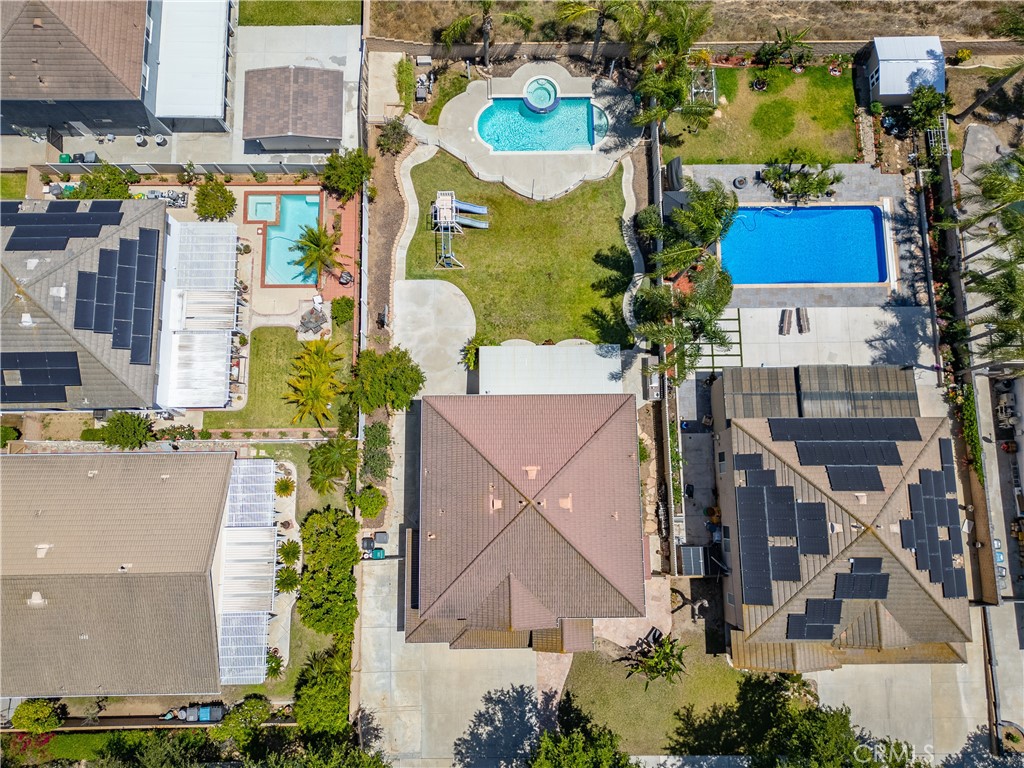 https://media.crmls.org/medias/ee752240-327b-499c-b523-315f9d3d6f89.jpg?preset=X-Large