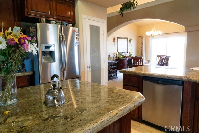 12720 Farmington Street, Oak Hills CA: https://media.crmls.org/medias/ee759039-3d48-4899-a9c0-78b76832a7ec.jpg