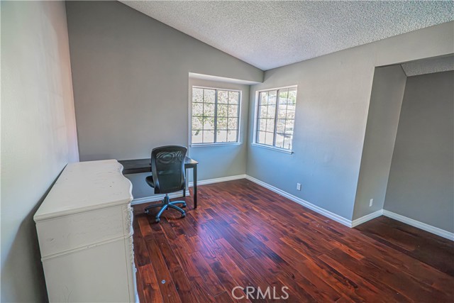 Detail Gallery Image 28 of 48 For 28076 Wildwind Dr, Canyon Country,  CA 91351 - 4 Beds | 3 Baths