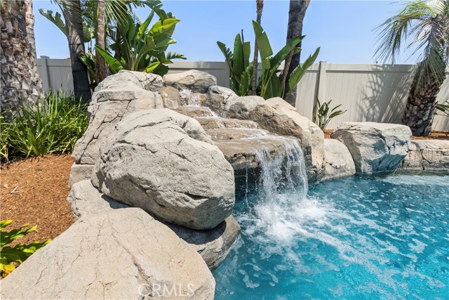 8880 Stony Brook Circle, Riverside CA: https://media.crmls.org/medias/ee75e3ef-81ad-4f01-b78a-cfce5f28b670.jpg