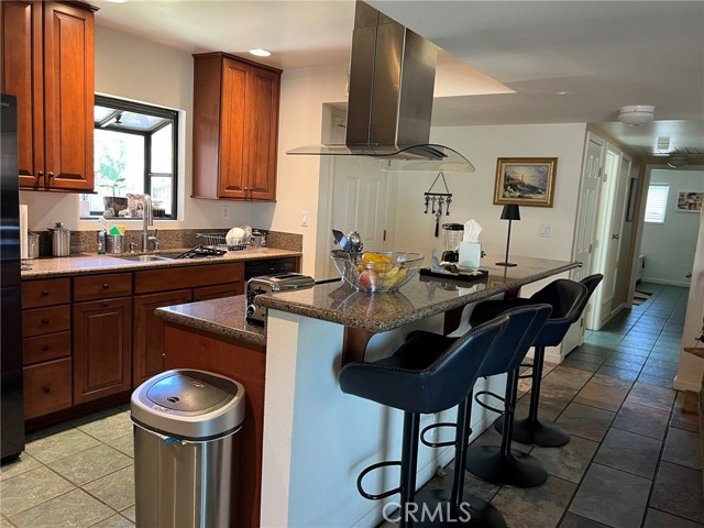 Detail Gallery Image 2 of 18 For 20323 Kinzie St, Chatsworth,  CA 91311 - 4 Beds | 3 Baths