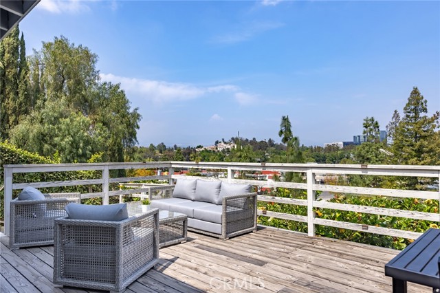22253 Del Valle Street, Woodland Hills CA: https://media.crmls.org/medias/ee76ac5c-b539-43eb-9494-88f59e88b69c.jpg