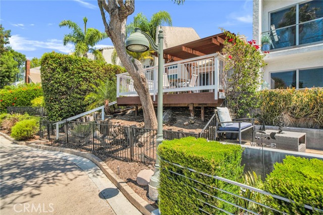 23310 Park Sorrento, Calabasas CA: https://media.crmls.org/medias/ee7781b2-d383-4aa7-9df3-22b0531a623d.jpg