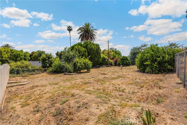 1210 W Marshall Boulevard, San Bernardino CA: https://media.crmls.org/medias/ee77f76b-48a7-44cb-80e6-382461179245.jpg