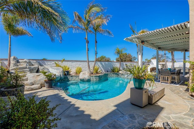 21221 Hillsdale, Huntington Beach CA: https://media.crmls.org/medias/ee786670-f9d8-422a-8158-380bdba75615.jpg
