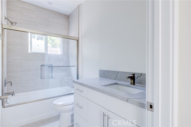 Detail Gallery Image 24 of 26 For 2947 West Bld, Los Angeles,  CA 90016 - 9 Beds | 6 Baths