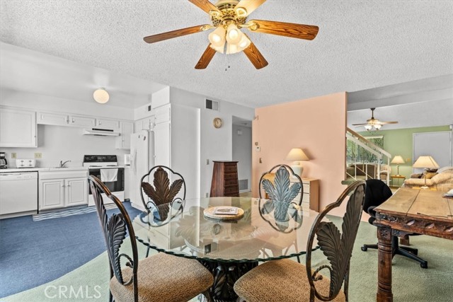 6054 Montecito Drive, Palm Springs CA: https://media.crmls.org/medias/ee798fd2-4a8c-4f88-bcf7-31c0c56d093d.jpg