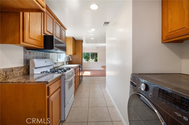 Detail Gallery Image 7 of 34 For 10530 Mcvine Ave, Sunland,  CA 91040 - 2 Beds | 2 Baths