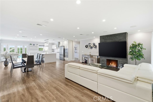 Detail Gallery Image 7 of 50 For 621 Roselli St, Burbank,  CA 91501 - 3 Beds | 3 Baths