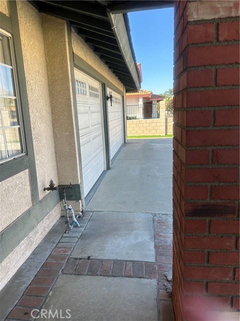 1029 1029 W Madrona, Rialto CA: https://media.crmls.org/medias/ee7b430d-084c-43ff-bb31-009e445b56c6.jpg