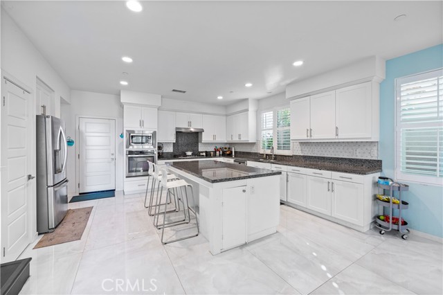 181 Carmine, Irvine CA: https://media.crmls.org/medias/ee7c1a06-ec6a-4fe4-9a83-a7855d61fb78.jpg