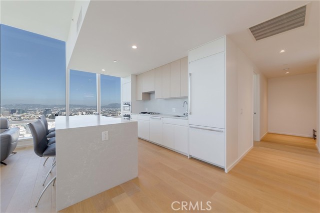 Detail Gallery Image 3 of 25 For 877 Francisco St #4211,  Los Angeles,  CA 90017 - 2 Beds | 2 Baths