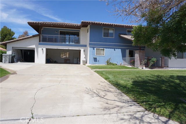 Detail Gallery Image 4 of 32 For 13510 Hidden Valley Rd, Victorville,  CA 92395 - 3 Beds | 3 Baths