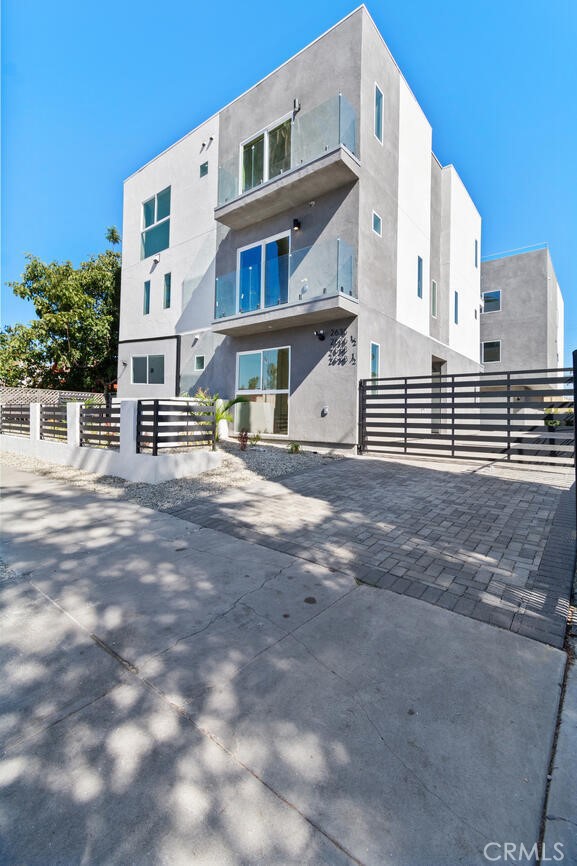 2636 Virginia Road, Los Angeles CA: https://media.crmls.org/medias/ee7e8196-e15e-4361-833f-db77a2a45a3f.jpg
