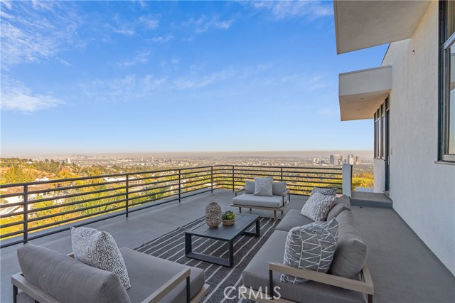 Detail Gallery Image 23 of 28 For 1436 Summitridge Dr, Beverly Hills,  CA 90210 - 4 Beds | 5/1 Baths