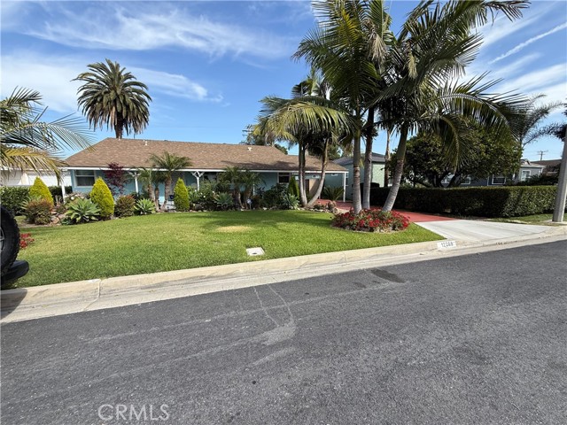 12268 Samoline Avenue, Downey CA: https://media.crmls.org/medias/ee7eb4c0-3c1f-4c1c-8c36-7df314a2ecec.jpg