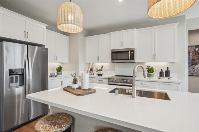 Detail Gallery Image 8 of 20 For 6362 Moonfire Ln, Fontana,  CA 92336 - 4 Beds | 3 Baths