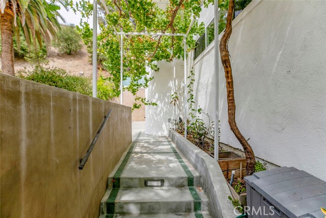 22619 Holanda Road, Woodland Hills CA: https://media.crmls.org/medias/ee7f4dda-bd8c-445a-ab65-32f935b07dcd.jpg
